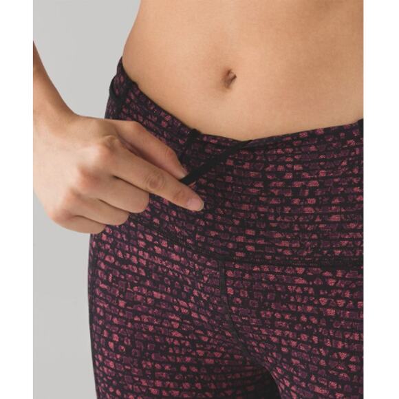 LULULEMON Outrun 17" Crop in Shatter Weave Dust Coral Plum / Black // 4 - Picture 12 of 12